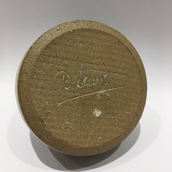 SMALL VASE HAND PAINTED AND SIGNED - Picture 4 of 5